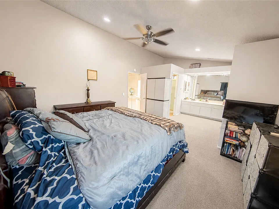 23464 Rolanda Dr