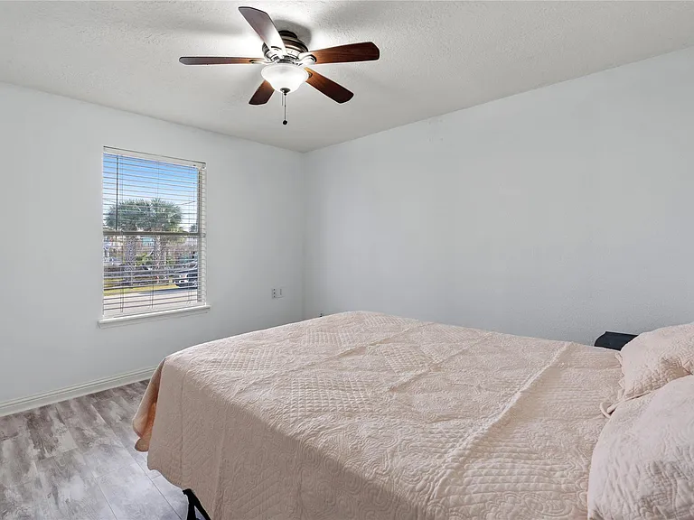 21812 Frio Dr — Photo 39