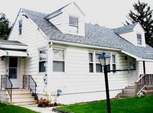 26 Grandview Dr, Latham, NY 12110