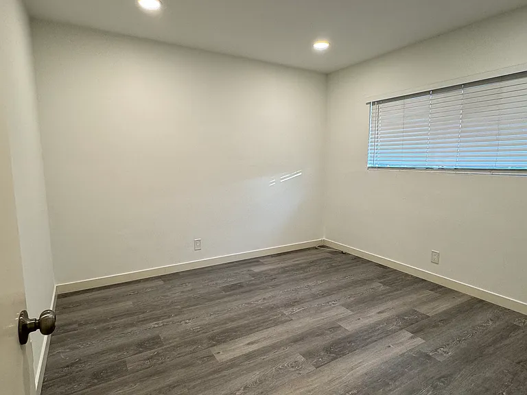 15029 Burbank Blvd #1 — Photo 12
