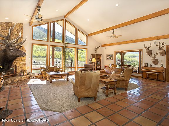 4th image of 64 Saddle Cir
