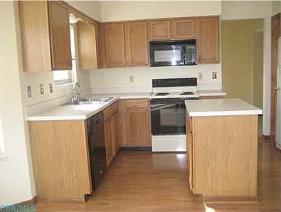 2nd image of 3884 Larchmere Dr