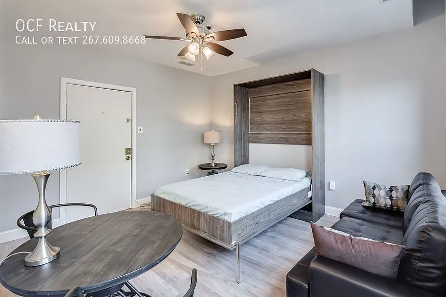 Newly Renovated Top Floor Studio in Old City Elevator Building! — Photo 4