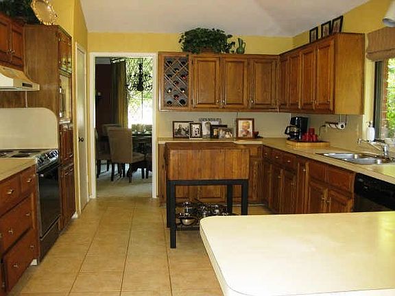 Large 12 x 17 kitchen with tons of counter space and cabinets