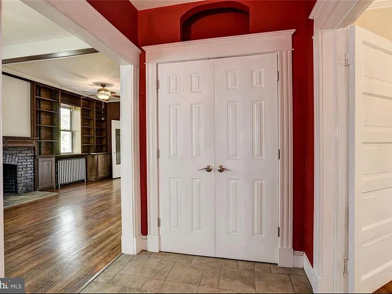 612 W Joppa Rd — Photo 6