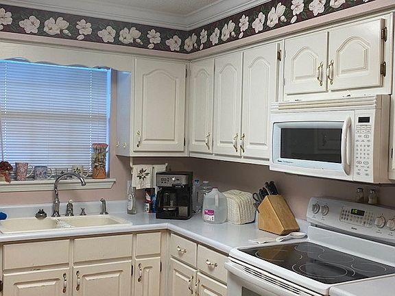 4th image of 917 W Lakeshore Dr
