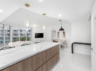 3000 NE 188th St APT 402, Miami, FL 33180