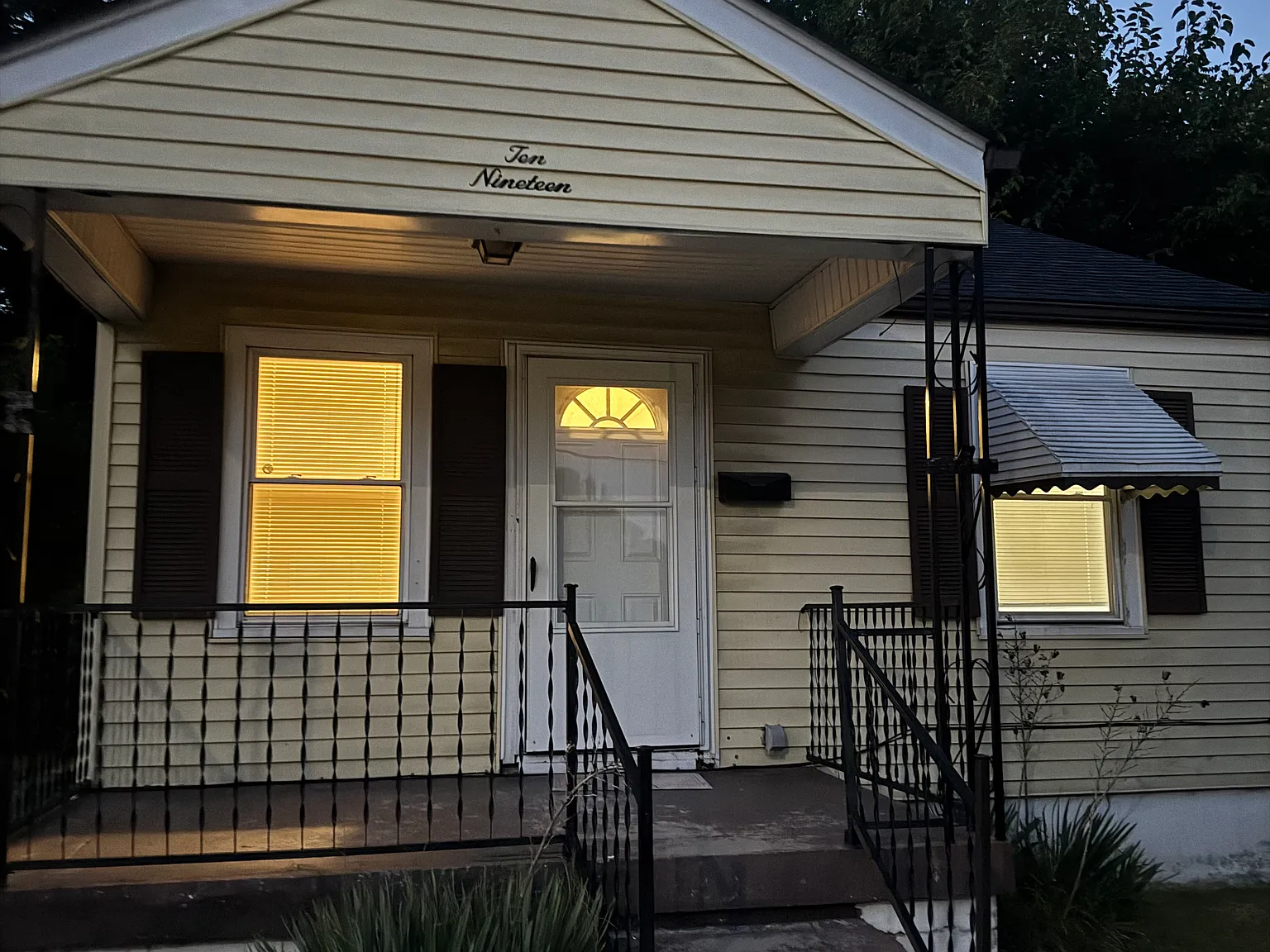 2 bed, 708 sqft, $1,200 — Photo 1