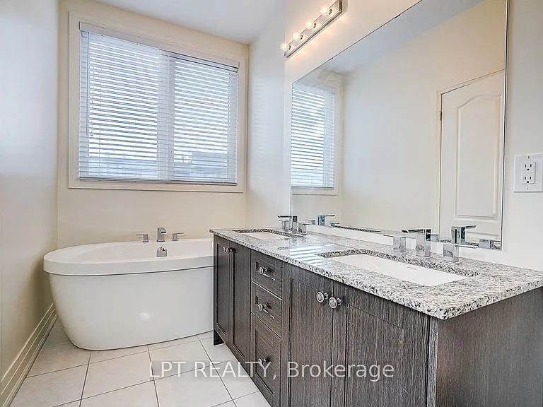 84 William Saville St — Photo 38