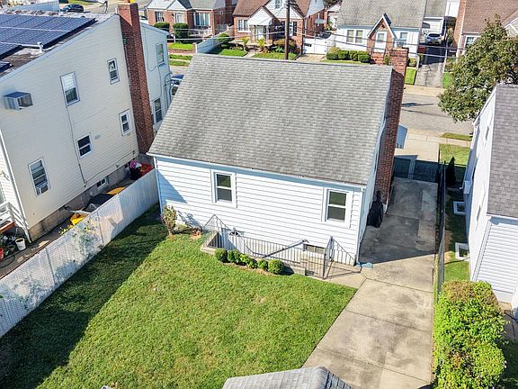 3rd image of 1087 Esther Street