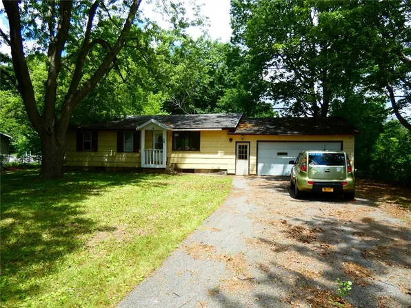 58 Black Creek Rd, Rochester, NY 14623