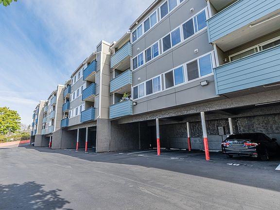 3rd image of 330 Vuemont Pl NE APT 204