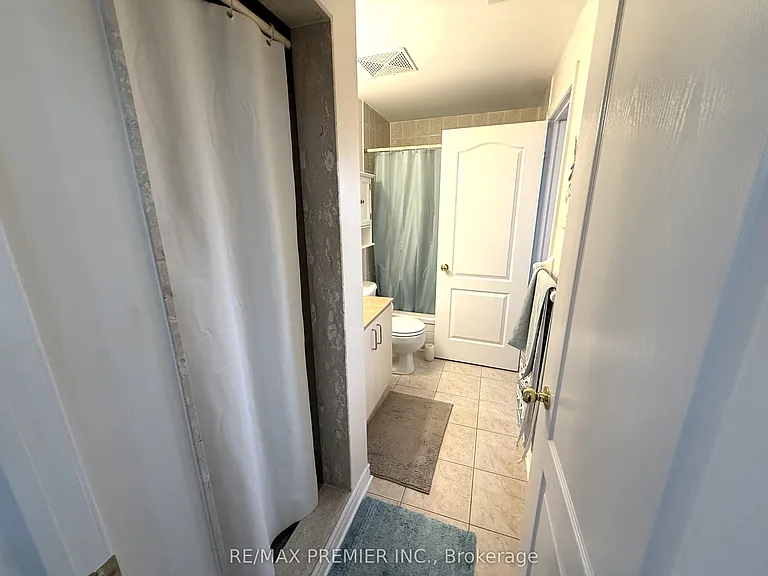 9944 Keele St #303 — Photo 10