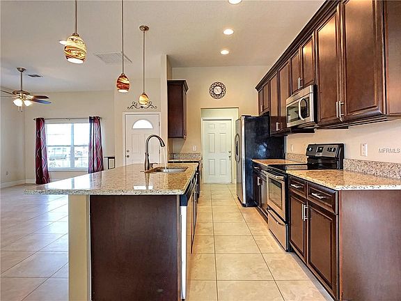 5th image of 154 Barrington Dr