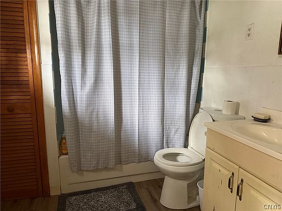 3rd image of 307 Graves St