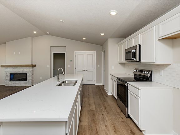 4th image of 16514 Ironwood Ln