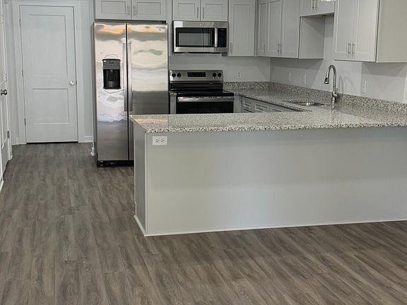 3rd image of 201 Bradford Dr