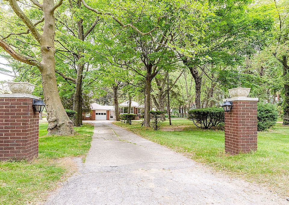 1st image of 2846 S Lakeshore Dr