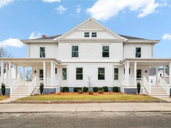 338 Blackstone St #1, Woonsocket, RI 02895