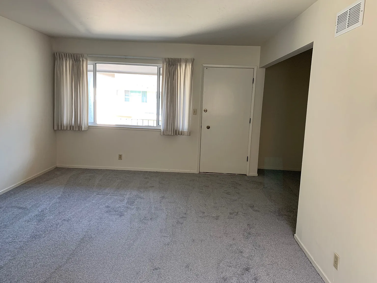 2 bed, 850 sqft, $2,390 — Photo 4