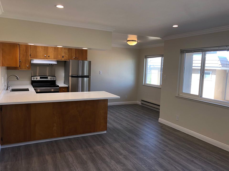 1st image of 304 Richmond Dr #3