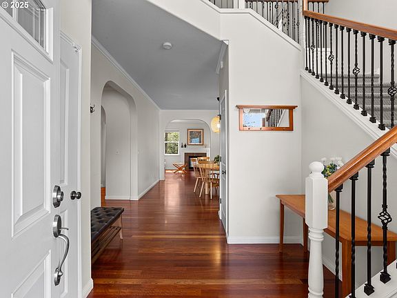 3rd image of 18901 SE 40th St