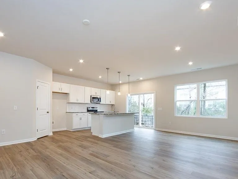6001 Longar Ln — Photo 5
