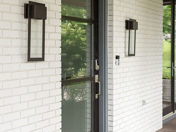 3rd image of 2313 Warfield Ln