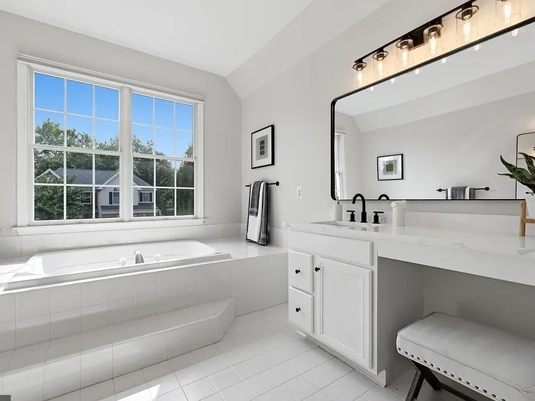 22806 Oatlands Grove Pl — Photo 49