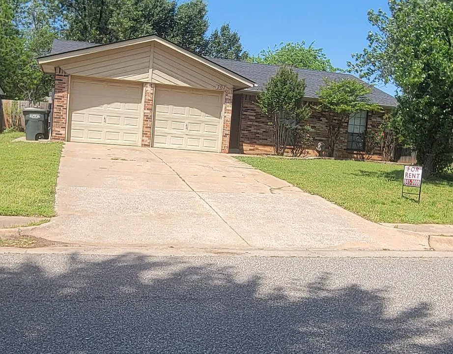 707 Hawthorne Ln