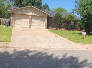 707 Hawthorne Ln, Edmond, OK 73003