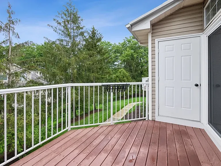 4 Ray Ct — Photo 3