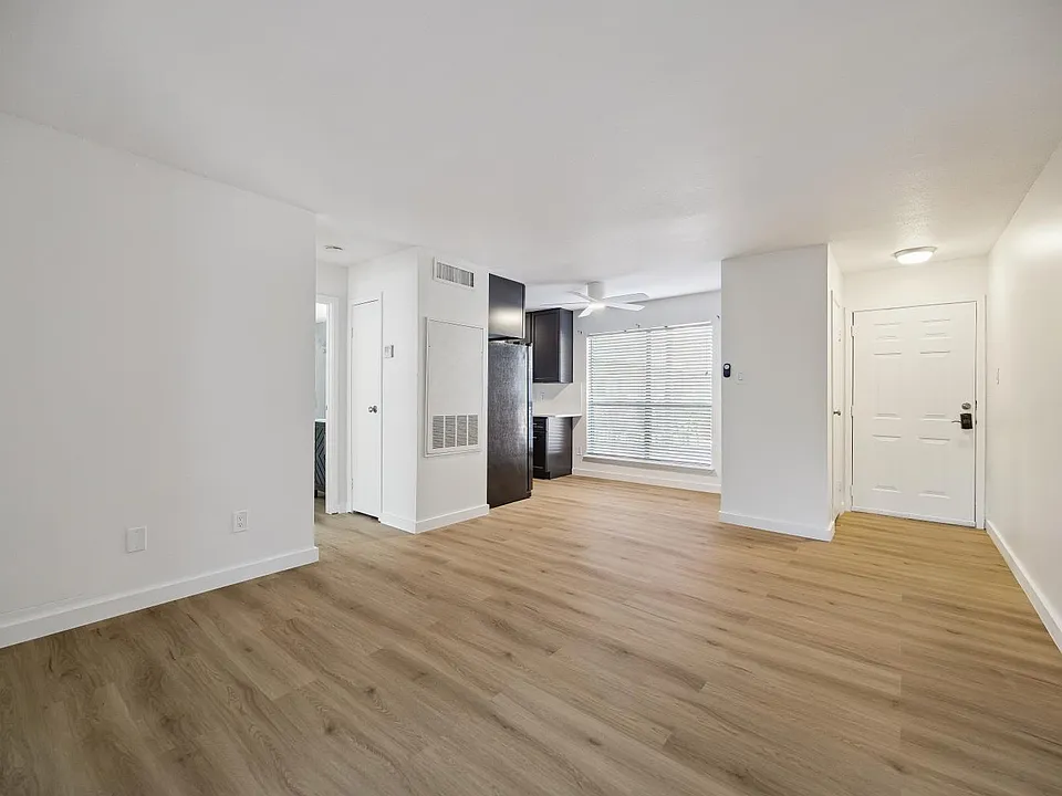 101 Stratford St #106