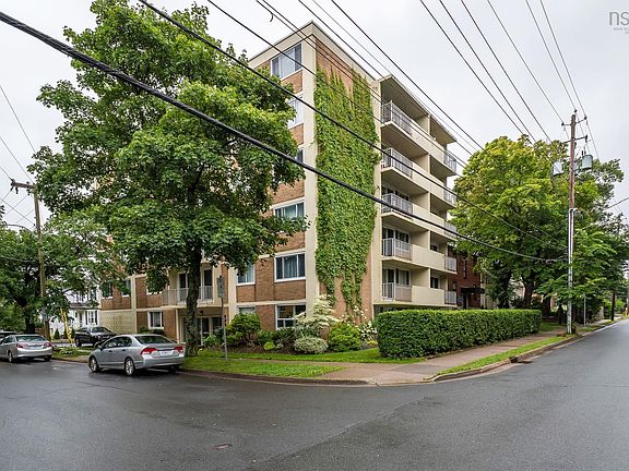 3rd image of 990 McLean St #502