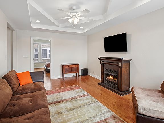 4th image of 7035 N Greenview Ave APT 3S