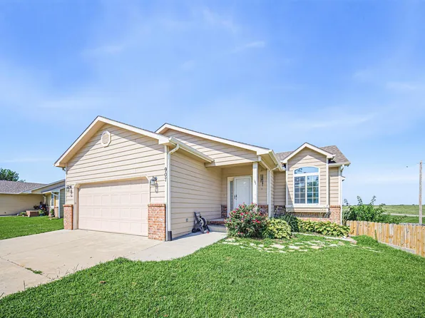 907 Maple St, Wakefield, KS 67487