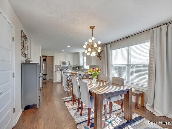 2nd image of 542 Park Place Dr NE