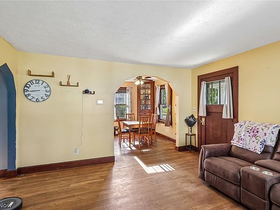 3rd image of 53 Bellevue St