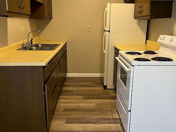 2nd image of 106 Westwood Ct #106