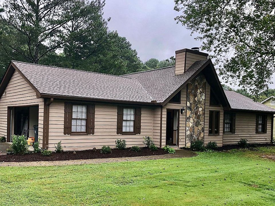 Front of Home & 2 car Garage