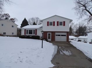 1834 Middlebury Rd, Freeport, IL 61032