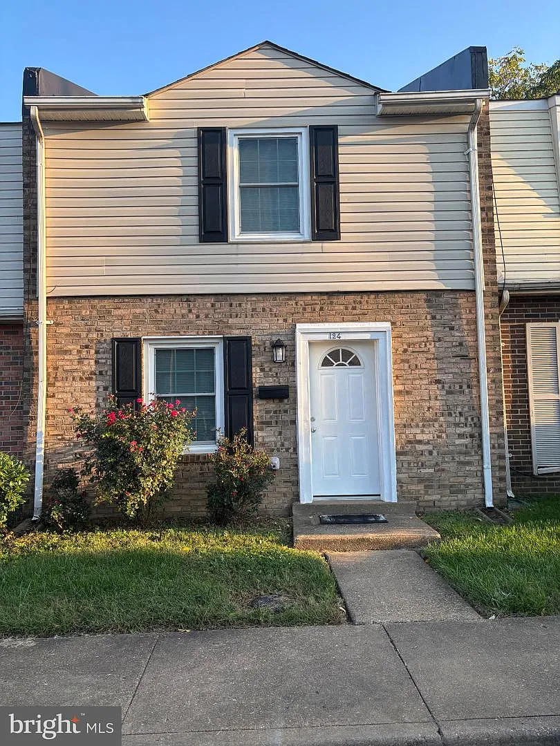 2 bed, 1.5 bath, 950 sqft, $1,795 — Photo 1