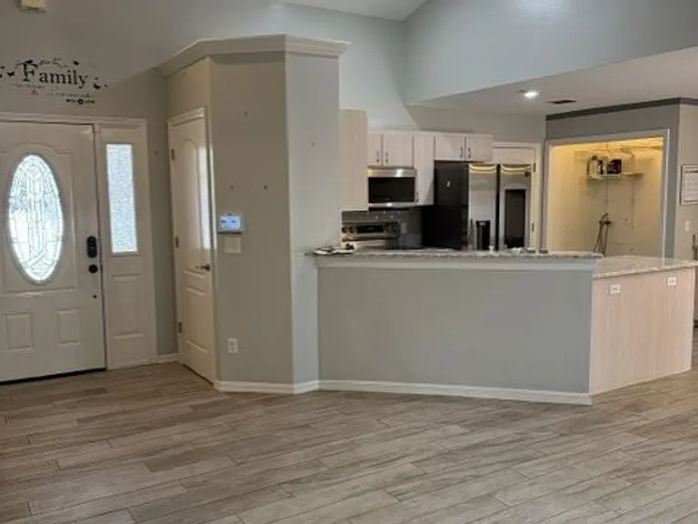 6633 Foxmoor Dr — Photo 1