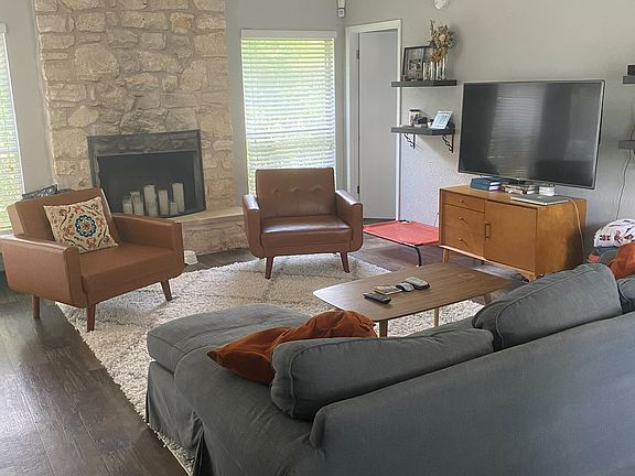 2nd image of 3207 Darnell Dr