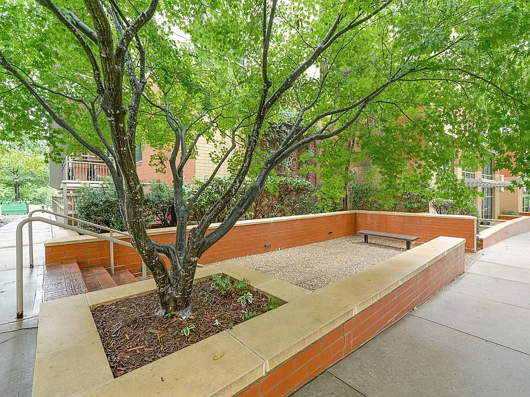 701 Royal Ct #306 — Photo 43