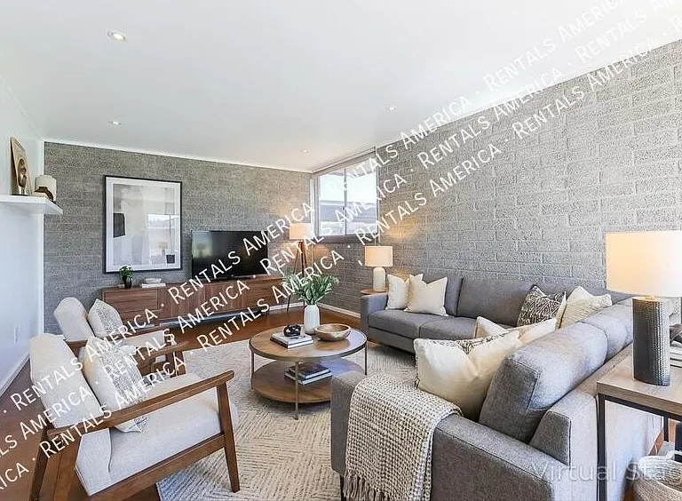 4202 N 38th St #8 — Photo 2