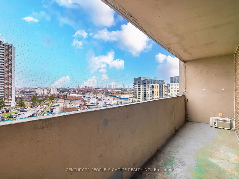 3390 Weston Rd #902 — Photo 31