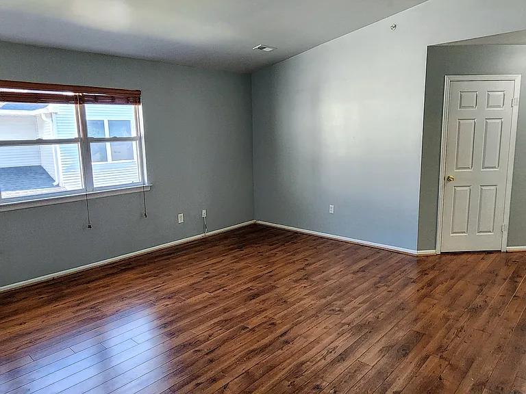 225 Bexley Ln — Photo 4