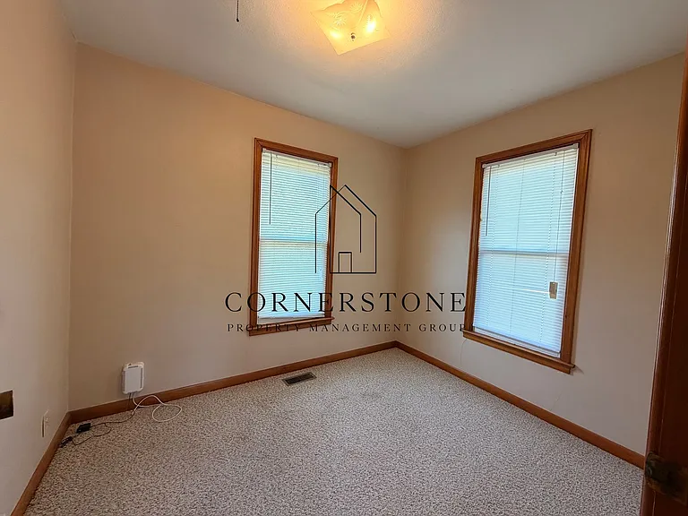 112 E Court St — Photo 9