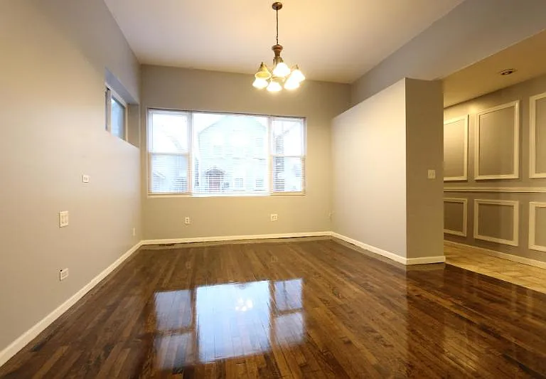 1025 W 20th Pl #1 — Photo 4